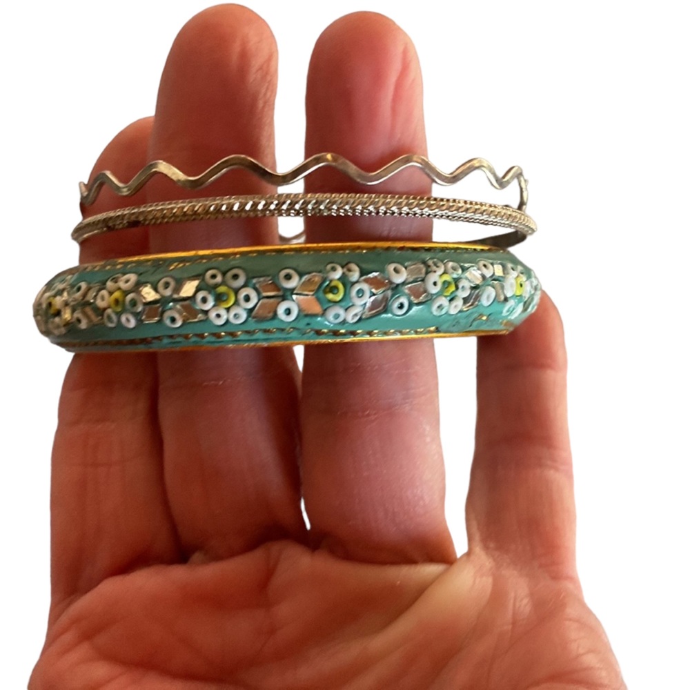 Beautiful Beaded & Glass Bracelet with Two Silver Excellent Condition